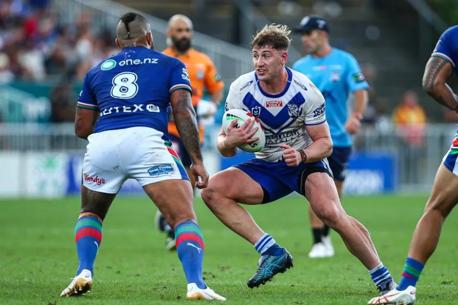 Canterbury Bulldogs player King runs with the ball during a match against the Warriors.