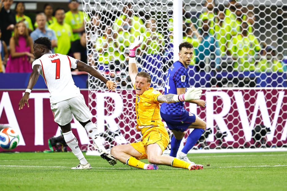 England vs Croatia at the FIFA World Cup 2026, with players Bukayo Saka, Jordan Pickford, and Ivan Perisic on the field.