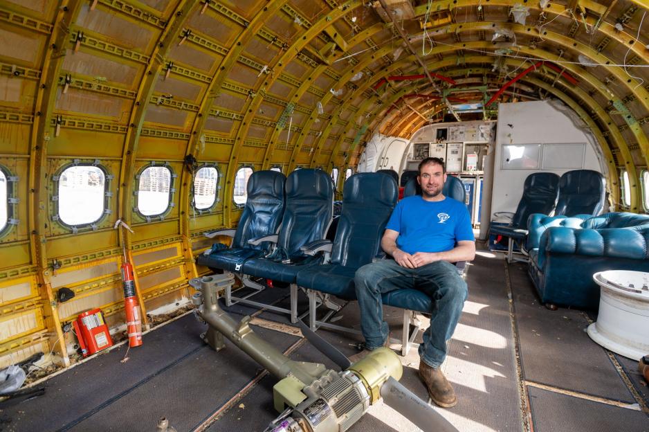 Engineer Transforms Old 737 Jet into a £20k Underground Bunker in His Garden for War Preparedness in the UK