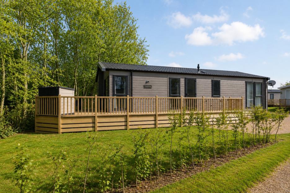 Mobile home with a wooden deck in Wells next the Sea.