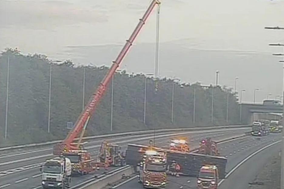 M1 closed in both directions after lorry overturns near East Midlands Airport with drivers warned of huge queues