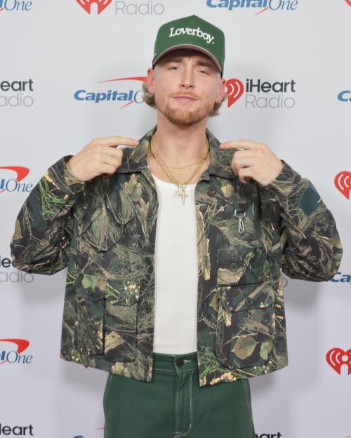 Popular US Country Star Issues Apology to Fans After Cancelling UK Tour Following Legal Troubles