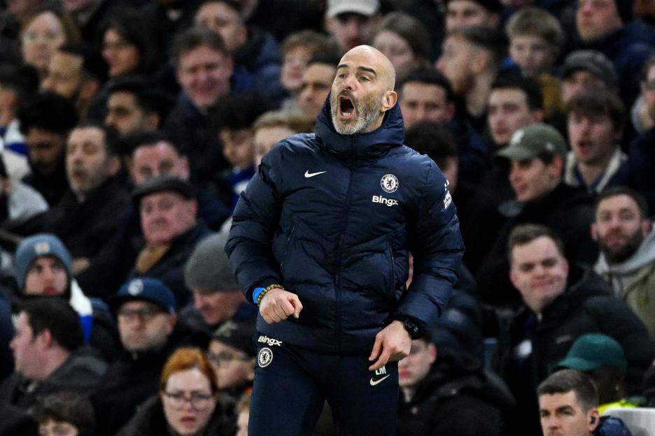Enzo Maresca shouting while managing Chelsea.