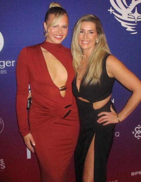 Halle and her reality star mother pose together.