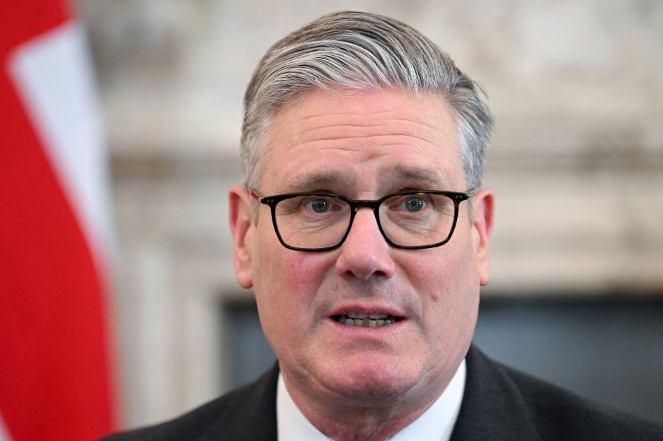 No10 Releases Document Revealing Starmer Was 'Unaware' of Mandelson's Vetting Failures Amidst 'Lying' Accusations