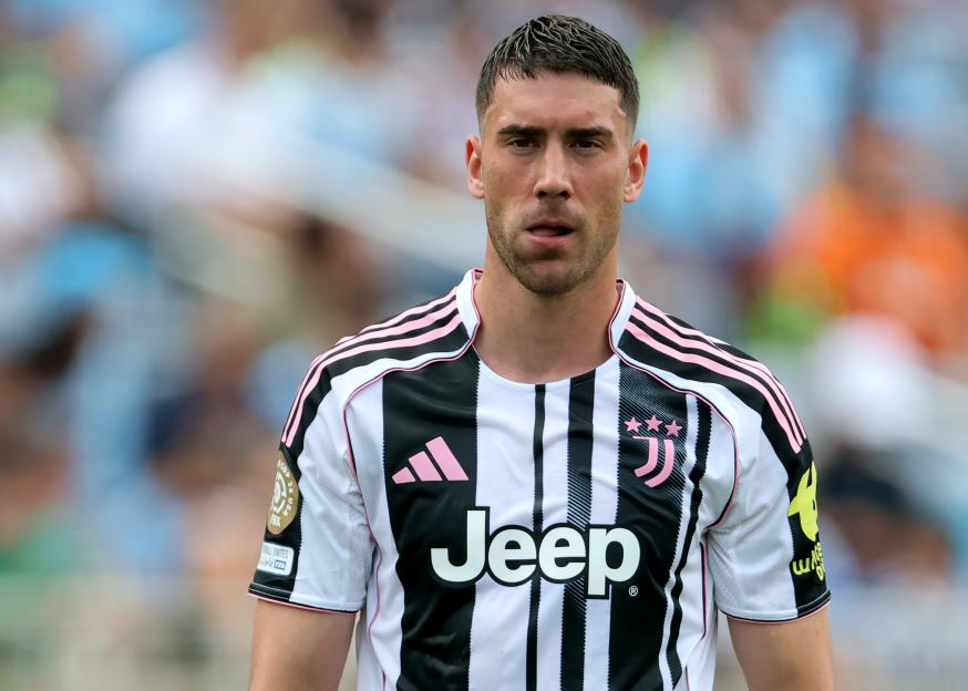 'Top Free Agent Striker Hits Pause on European Transfer, Holding Out for Dream Offer from League Champions'
