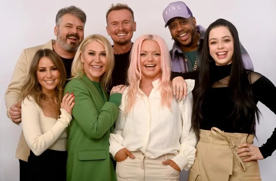 Rachel Stevens, Paul Cattermole, Jo O'Meara, Jon Lee, Hannah Spearritt, Bradley McIntosh and Tina Barrett of S Club 7 posing together.