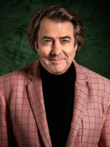 Promotional photo of Jonathan Ross, contestant on The Celebrity Traitors, in a gold frame.