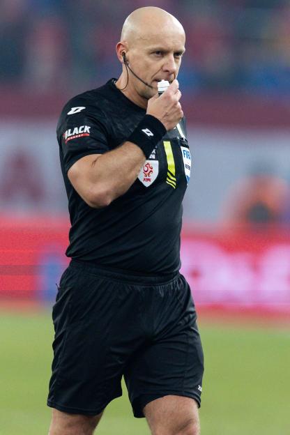 Last-Minute Twist: World Cup Final Referee Injured in Warm-Up, Shakes Up Liverpool vs. Galatasaray Showdown!