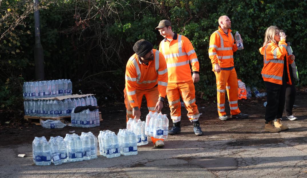 'UK Town Faces Water Crisis: Residents Queue for Hours to Get Bottled Water After Outage'