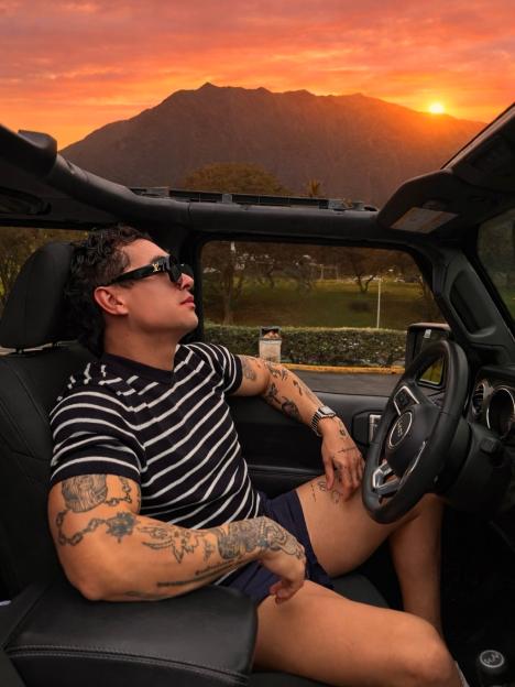 VIDEO: Influencers injured in horror crash while live-streaming