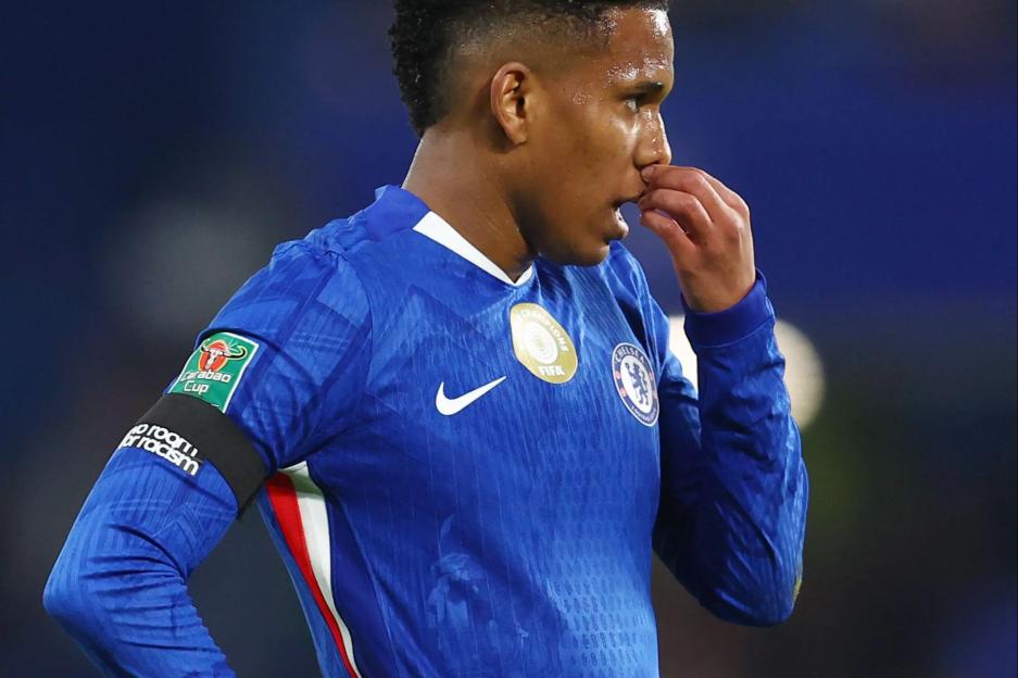 'What's Behind the Black Armbands in the Chelsea vs Arsenal Match?'