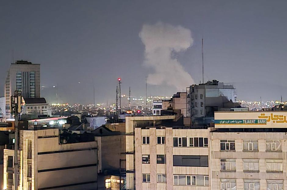Israeli air strikes hit Tehran