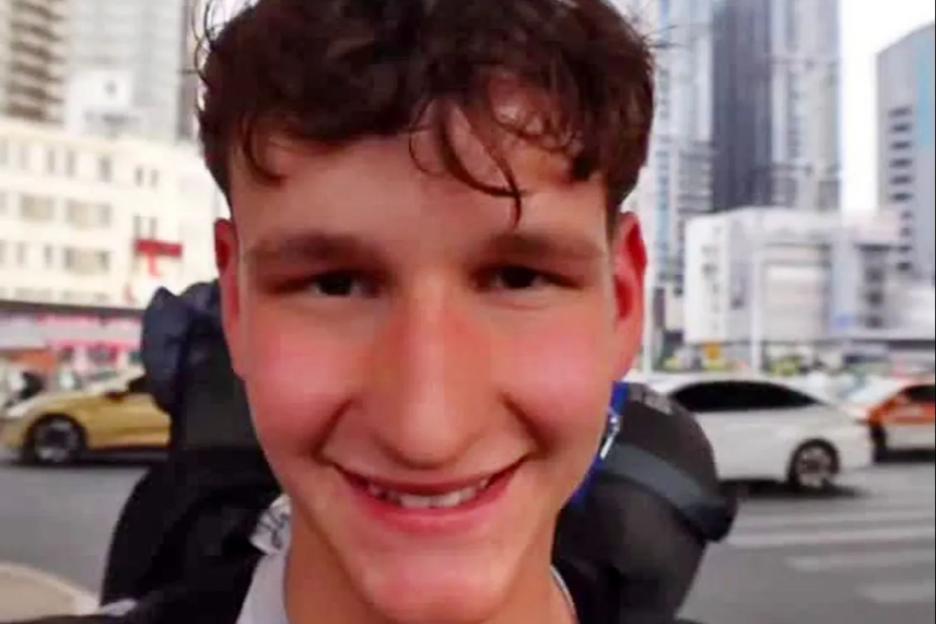 England Cricket Superfan Races Against Time to Reach Australia for the Third Test of The Ashes!