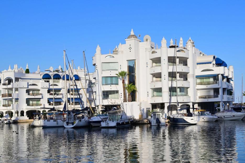 Ex-Hotel Employee Arrested for Poisoning Tourists' Food with Bleach in Disturbing Act of Revenge