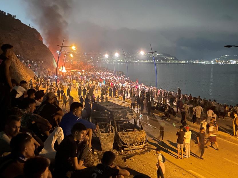 Migrants gather in Fnideq