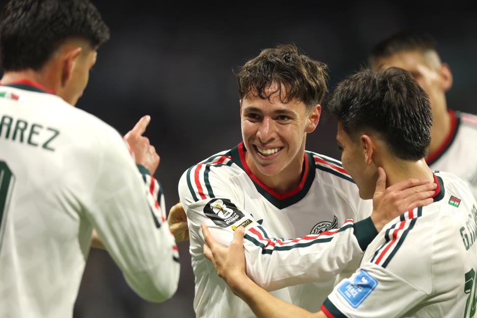 Czechia 0, Mexico 3: Hilarious Defending Allows World Cup Hosts to Sweep Group Stage with Three Victories