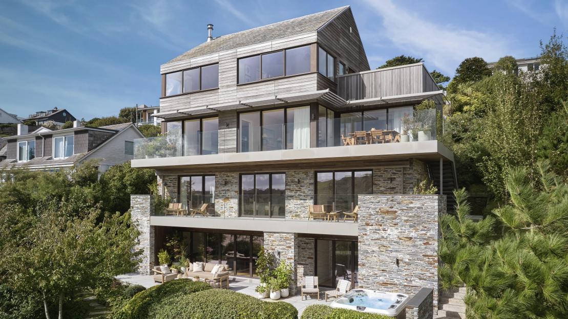 Husband wins £4m Omaze mansion and is already planning where to put snooker table