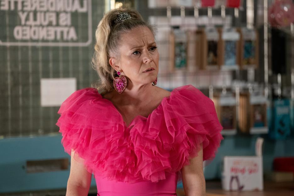 'EastEnders Welcomes Major TV Star as Enigmatic Newcomer Linked to Linda Carter!'