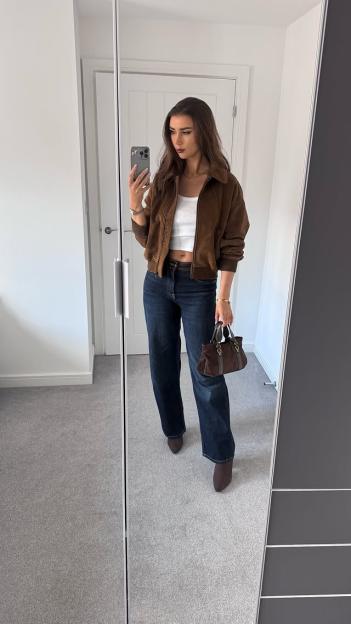 Sky Sports Racing's Kate Tracey Flaunts Her Style in a Bold Mirror Selfie