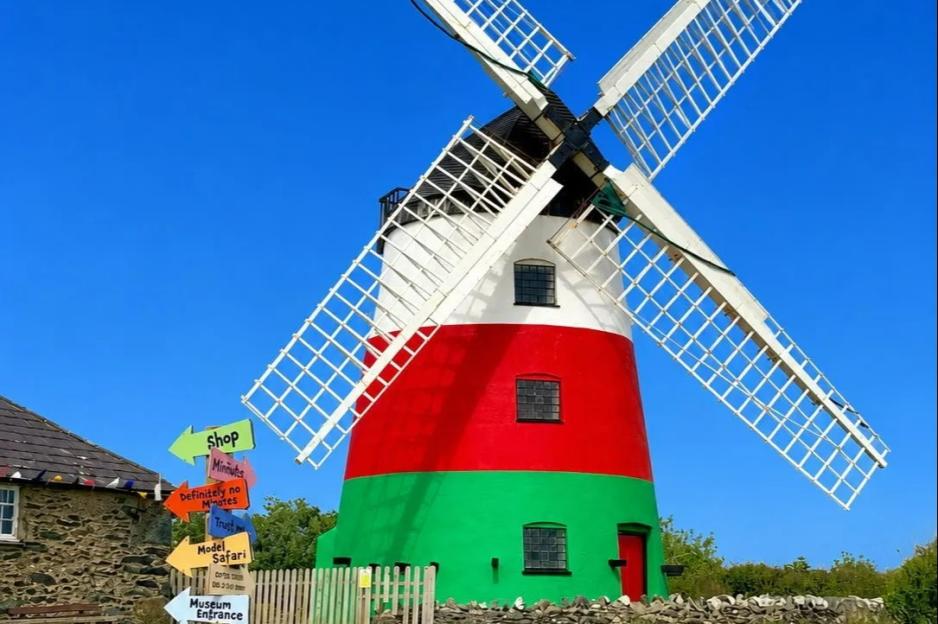 Windmill Faces Repainting Controversy: Local Claims Original Miller Would Be 'Rolling in His Grave' Over Bold Colors