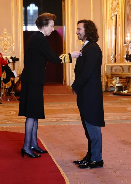 Princess Anne awarding Joe Wicks an MBE.