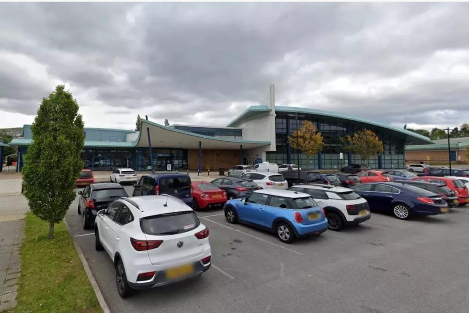82-Year-Old Man Arrested for Attempted Kidnapping of Young Boy at Busy Leisure Centre Pool