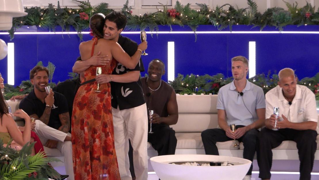'Love Island Drama: Frustrated Contestant Walks Out, Calling It the 'Dumbest Situation' Ever!'