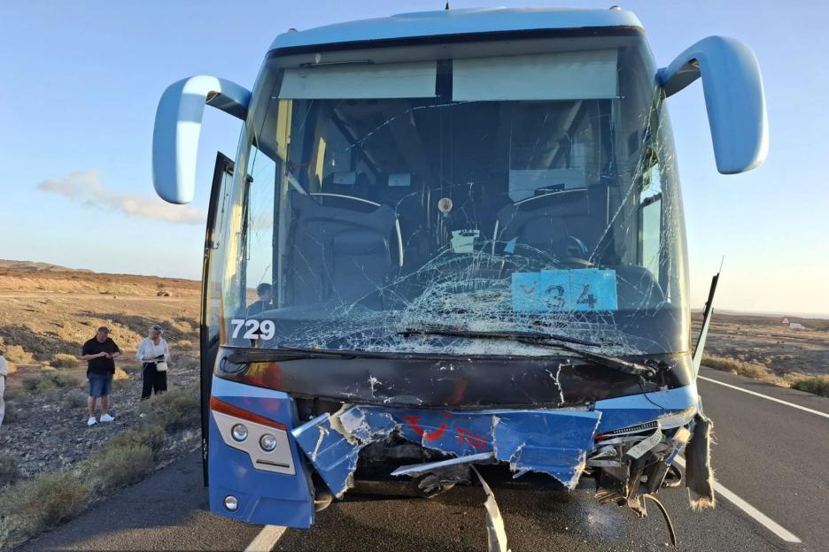 Tragic Head-On Crash in Lanzarote: Two Lives Lost and a 6-Year-Old Among the Injured in TUI Bus Incident
