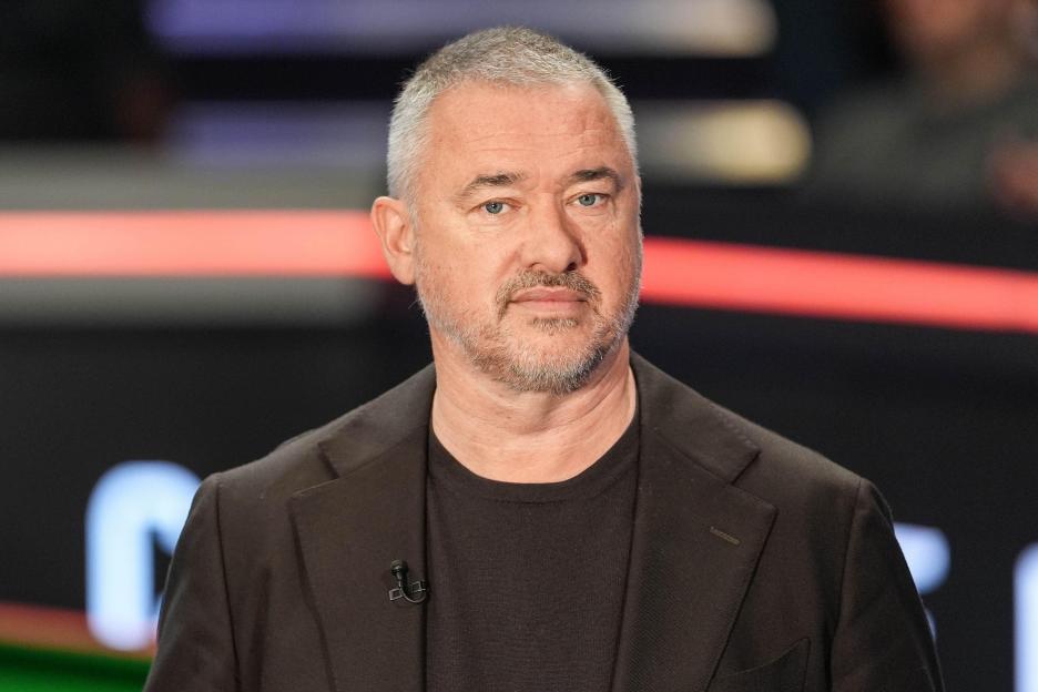 Sheffield, UK. 21st Apr, 2026. Seven time world champion Stephen Hendry during Round 1 of the Halo World Snooker Championship 2026, Crucible Theatre, Sheffield, England on 21 April 2026 Credit: Richard Bierton/Every Second Media Credit: Every Second