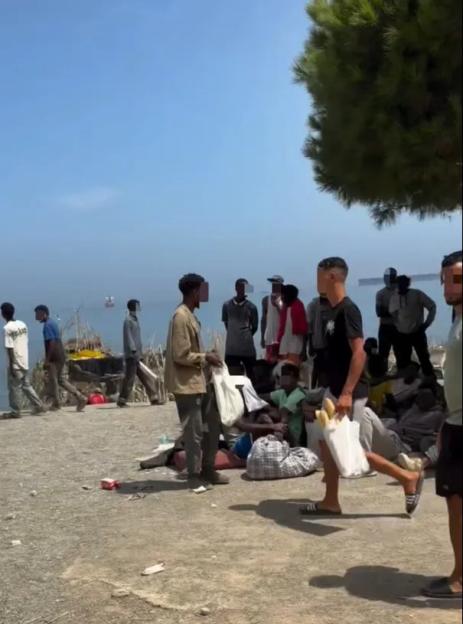 VIDEO: Popular beach transformed into huge open-air camp after border rush