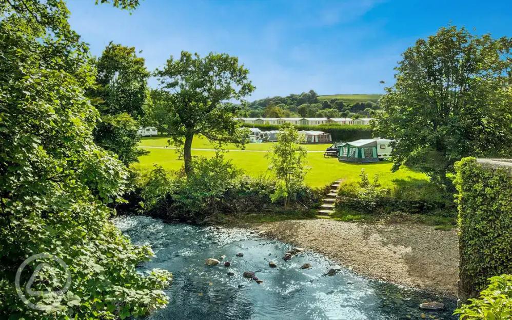 Harford Bridge Park with caravans and tents next to the River Tavy.
