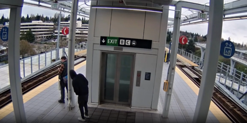 Shocking Moment: Innocent Worker Escapes Being Pushed in Front of Train in Unprovoked Assault