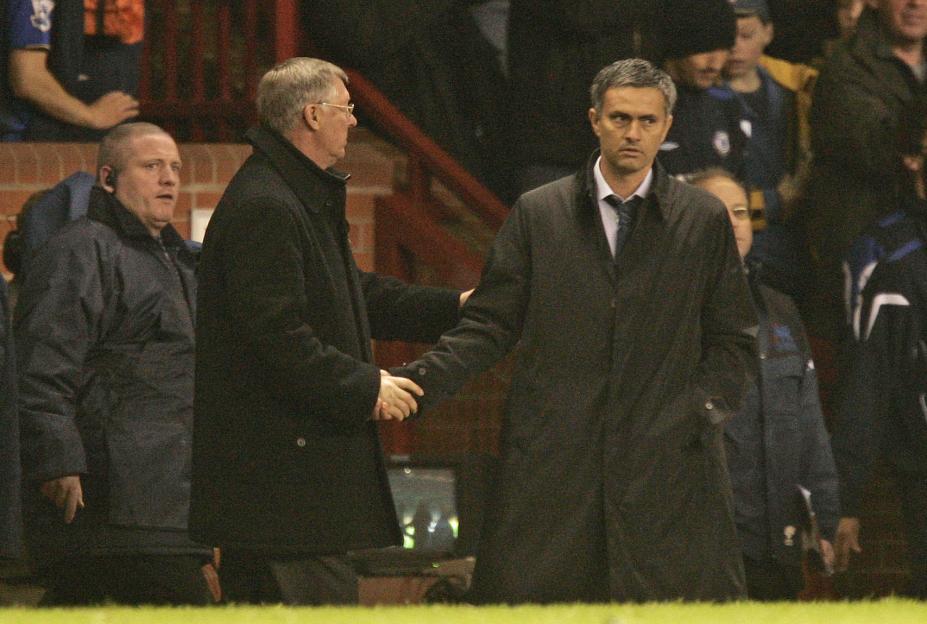 Sir Alex Ferguson and Jose Mourinho shaking hands.