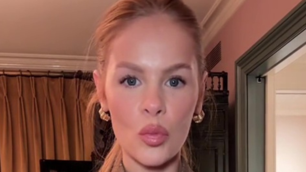 Fashionistas Go Wild for £6 Amazon Find That Instantly Upgrades Any Outfit – Even a Hit with Football WAGs!