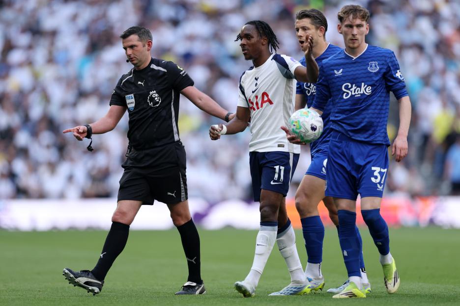 What Happens If a Player Stays on the Field Too Long? Understanding Substitutions in the Premier League.