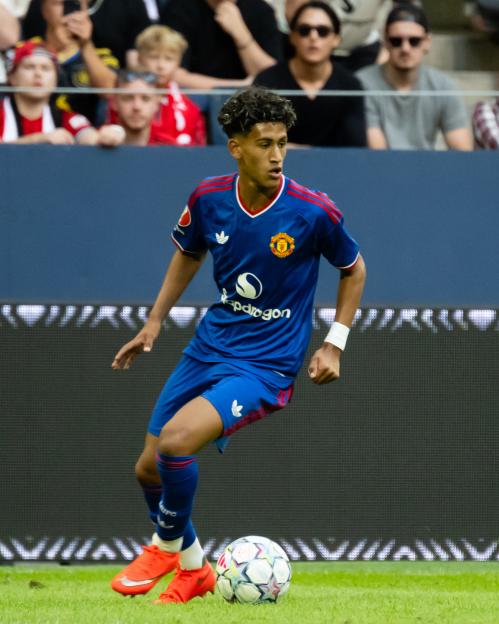 "JJ Gabriel, 15, Shines in Stunning Man Utd U21 Debut with Goal and Assist, Impressing Carrick as His Star Continues to Rise"