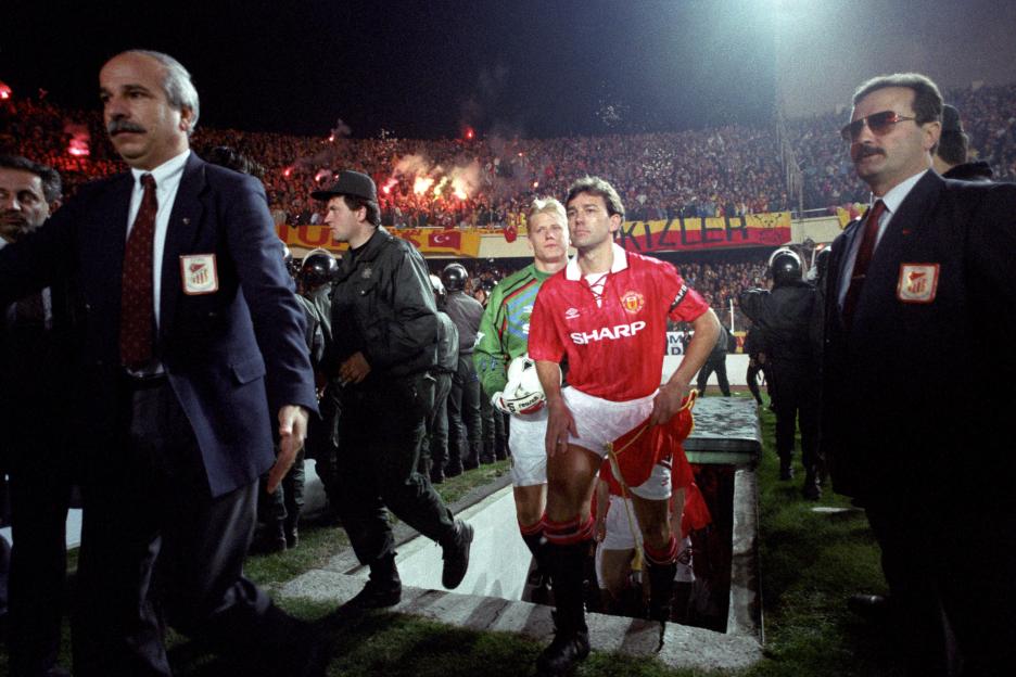 Soccer - UEFA Champions League - Second Round Second Leg - Galatasaray v Manchester United - Ali Sami Yen Stadium