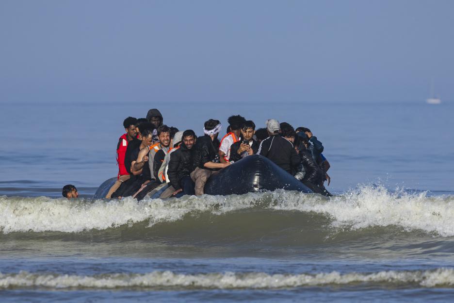 'Record Migrant Crisis Sheds Light on Traditional Parties' Struggles at the Polls'