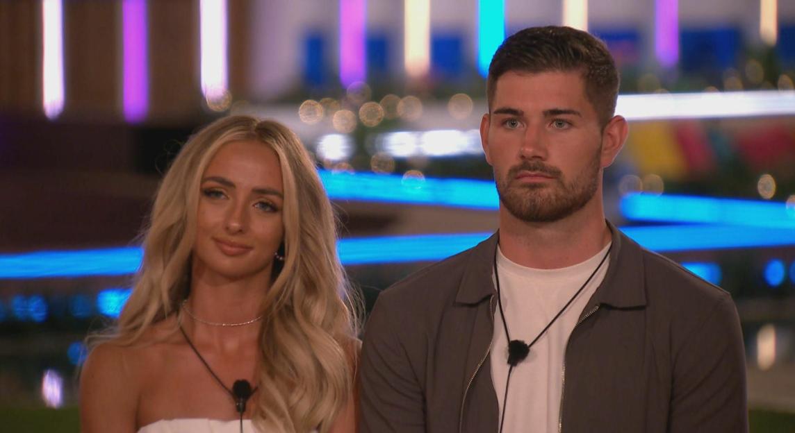 Abi Moores and Scott van-der-Sluis in "Love Island" TV Show.