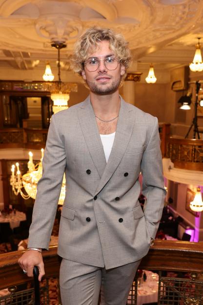 Love Island star MUGGED in LA as he chases thieves in the street and sends warning to fans