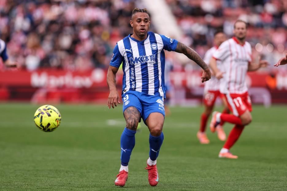 Deportivo Alaves player playing soccer during a La Liga EA Sports game.