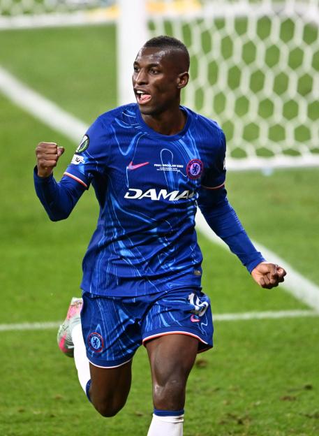 Tottenham Sets Sights on Chelsea's Nicolas Jackson as Part of Roberto De Zerbi's Transfer Wishlist