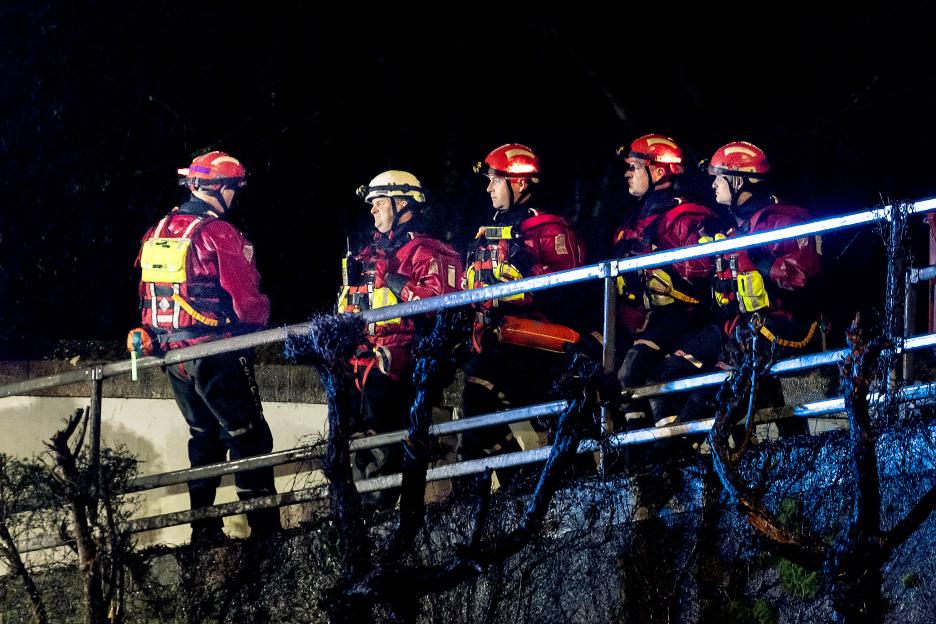 Rescue Teams Rush to Save Distressed Kayaker in Scenic River Spot