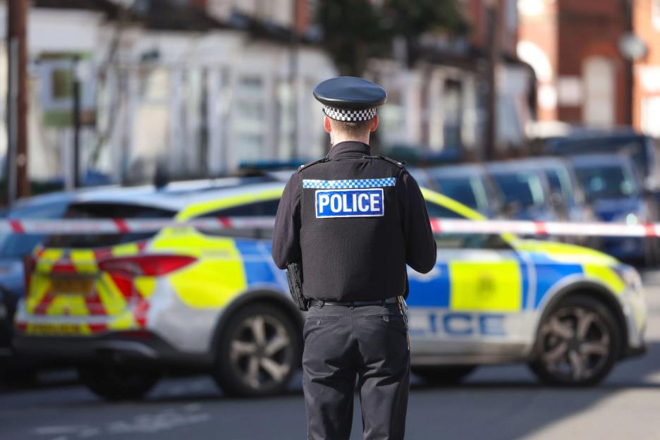 Schoolgirl Experiences Disturbing Daylight Encounter with Man in Alleyway