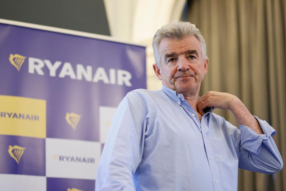 BRIRTAIN-AVIATION-TRAVEL-ECONOMY-PLANE