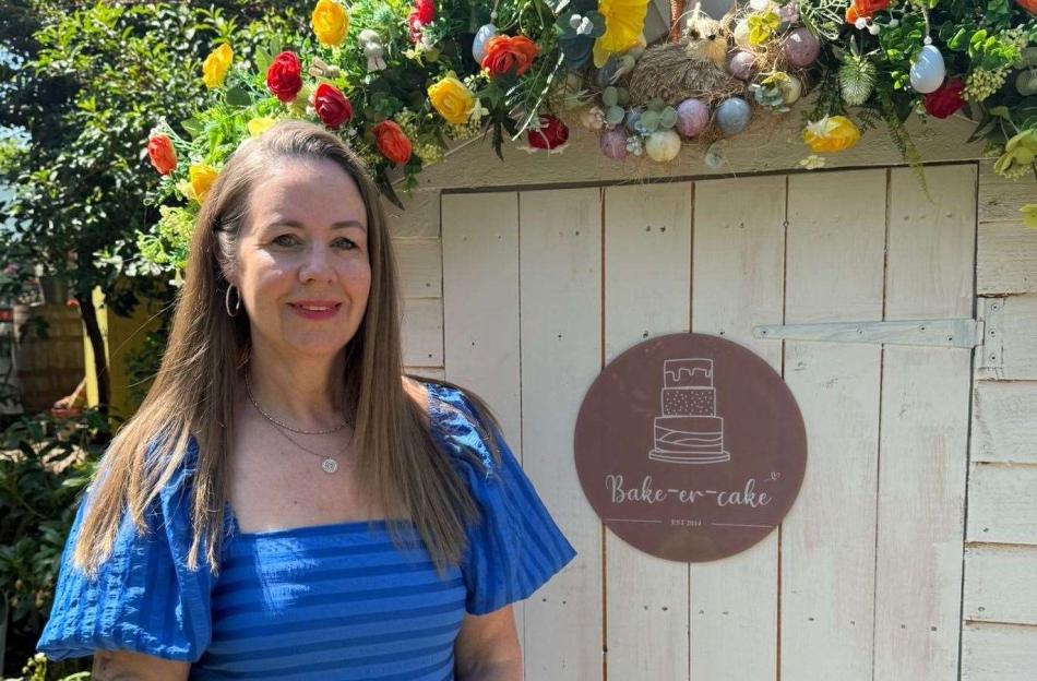 Cake sheds face shutdown as home bakers ordered to pay hundreds to avoid breaking law