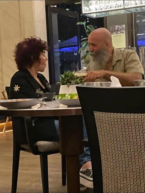 Ruby Wax with Kiosk Kev on a date at a restaurant.