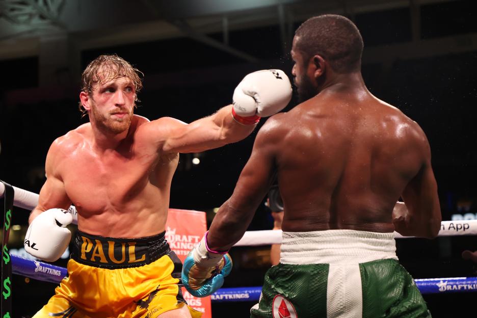 Floyd Mayweather v Logan Paul