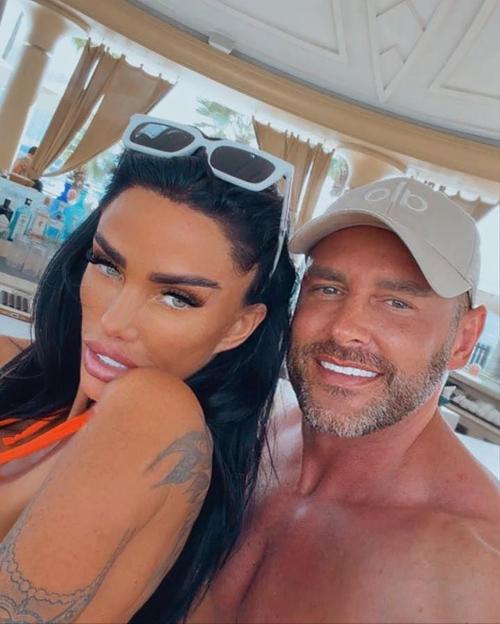Katie Price and Lee Andrews posing for a selfie.